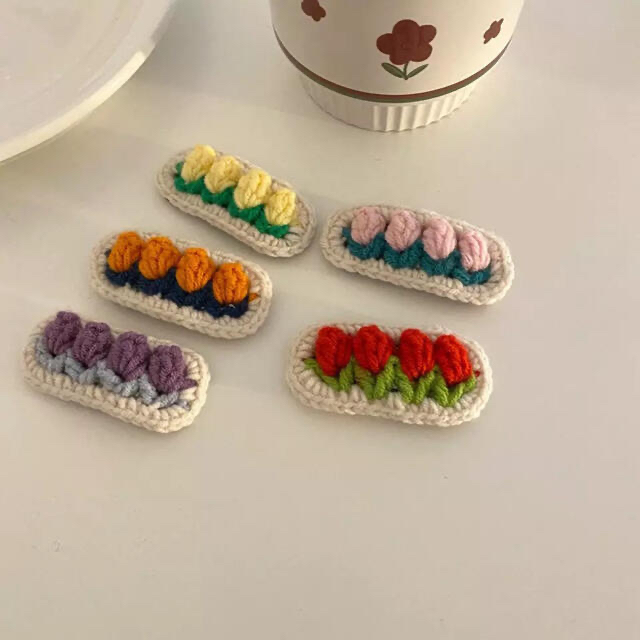 ヘアピン ヘアクリップ  花 フラワー ニット 毛糸 刺繍 チューリップ 韓国 キッズ/ベビー/マタニティのこども用ファッション小物(その他)の商品写真