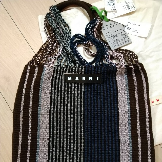 バッグ 新品 MARNI マルニフラワーカフェ ハンモックバッグ ブルー