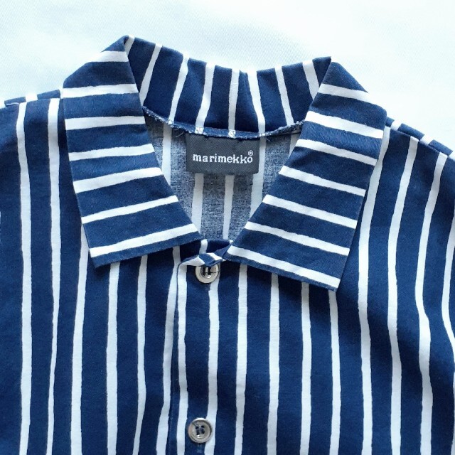 marimekko(マリメッコ)のmarimekko マリメッコ ヨカポイカ ストライプシャツ 150 紺×白 レディースのトップス(シャツ/ブラウス(長袖/七分))の商品写真