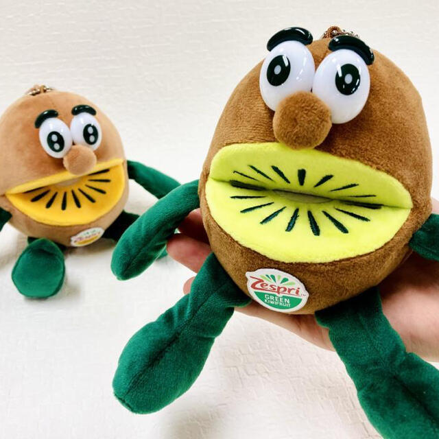 宝島社(タカラジマシャ)のゼスプリ キウイブラザーズ マスコットポーチ GLOW増刊号付録 エンタメ/ホビーのおもちゃ/ぬいぐるみ(キャラクターグッズ)の商品写真