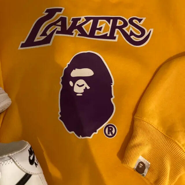 A BATHING APE(アベイシングエイプ)のLakers monkey トレーナー　 レディースのトップス(トレーナー/スウェット)の商品写真