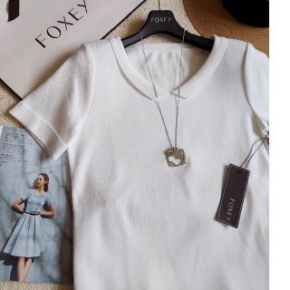 フォクシー(FOXEY)のFOXEY❤40『Knit Top Hydrangea』ホワイト (カットソー(半袖/袖なし))