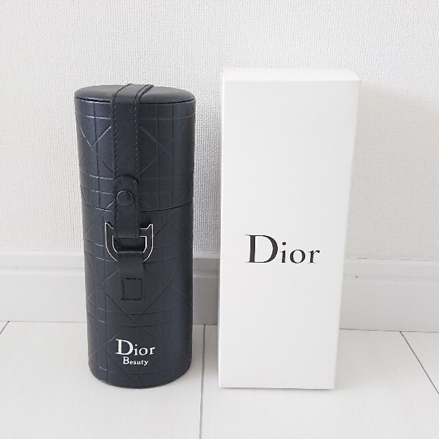 Dior(ディオール)のDior ディオール ブラシケース 新品 カナージュ 黒 コスメ/美容のメイク道具/ケアグッズ(メイクボックス)の商品写真