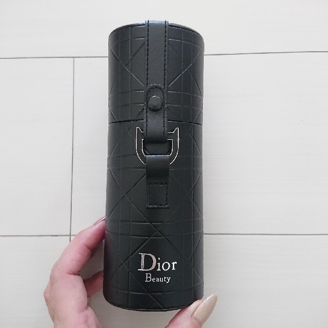 Dior(ディオール)のDior ディオール ブラシケース 新品 カナージュ 黒 コスメ/美容のメイク道具/ケアグッズ(メイクボックス)の商品写真