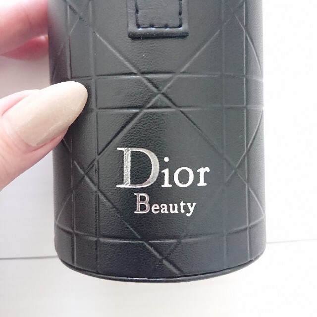 Dior(ディオール)のDior ディオール ブラシケース 新品 カナージュ 黒 コスメ/美容のメイク道具/ケアグッズ(メイクボックス)の商品写真