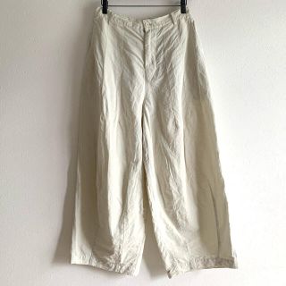 ネストローブ(nest Robe)のコットンリネン近江晒カーブドパンツ(カジュアルパンツ)