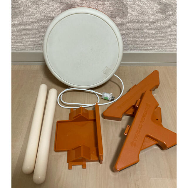 Wii(ウィー)の【中古品】太鼓の達人 Wii タタコン エンタメ/ホビーのゲームソフト/ゲーム機本体(家庭用ゲーム機本体)の商品写真