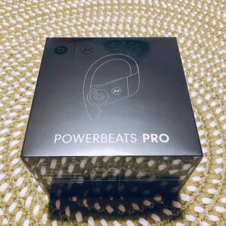 フラグメント(FRAGMENT)の【新品未開封】Powerbeats Pro x fragment design(ヘッドフォン/イヤフォン)