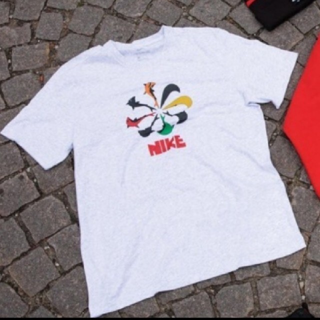 NIKE(ナイキ)のNIKE OSKI 風車 サメ Tシャツ L メンズのトップス(Tシャツ/カットソー(半袖/袖なし))の商品写真