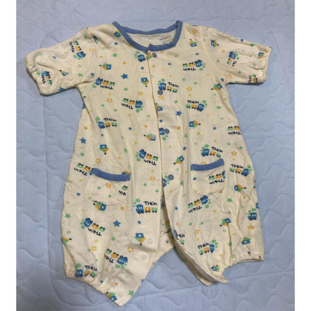アカチャンホンポ(アカチャンホンポ)の新生児から6ヶ月頃まで使えるセット　2wayドレスオール3点　ベビークマ帽子 キッズ/ベビー/マタニティのベビー服(~85cm)(ロンパース)の商品写真