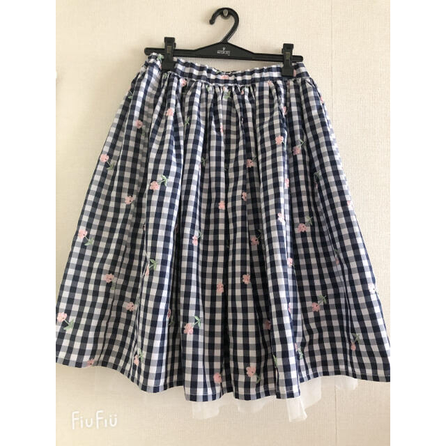TOCCO closet(トッコクローゼット)のtocco お花　刺繍　チュール　リバーシブル　スカート レディースのスカート(ひざ丈スカート)の商品写真