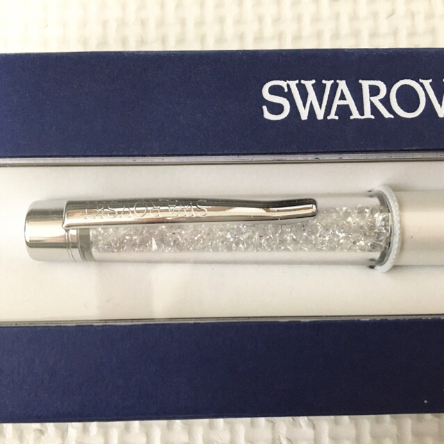 SWAROVSKI(スワロフスキー)のスワロフスキー　ボールペン　ホワイト〈新品・未使用〉 インテリア/住まい/日用品の文房具(ペン/マーカー)の商品写真