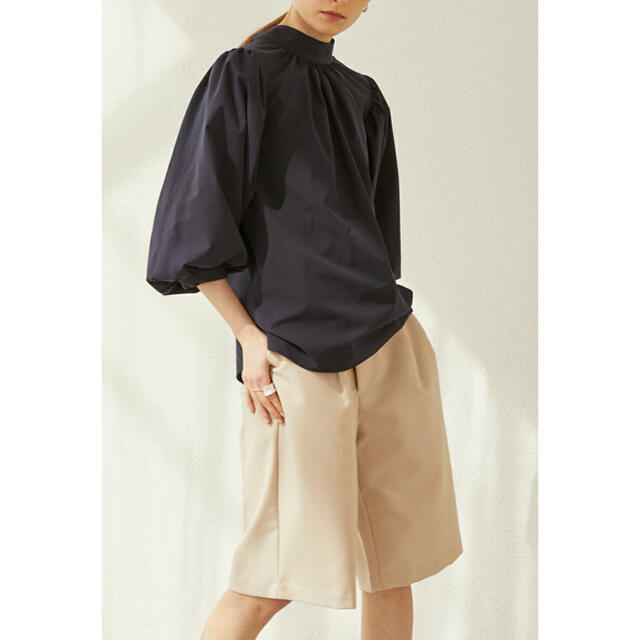 romile BALLOON GATHER BLOUSE/NAVY レディースのトップス(シャツ/ブラウス(半袖/袖なし))の商品写真