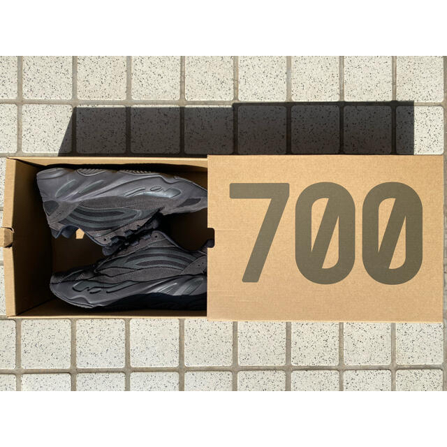 adidas(アディダス)のYEEZY BOOST 700 V2 VANTA メンズの靴/シューズ(スニーカー)の商品写真