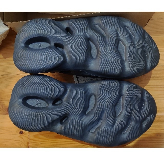 adidas(アディダス)のYZY FOAM RUNNER イージーフォームランナー　27.5 ブルー メンズの靴/シューズ(サンダル)の商品写真