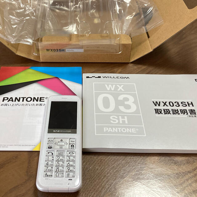 SHARP(シャープ)のウィルコム WX03SH PANTONE White【未使用品】 スマホ/家電/カメラのスマートフォン/携帯電話(PHS本体)の商品写真