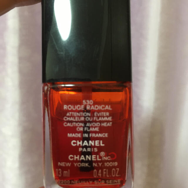 CHANEL(シャネル)のCHANEL LE VERNIS 530 ROUGE RADICAL コスメ/美容のネイル(マニキュア)の商品写真