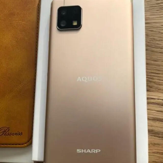 AQUOS(アクオス)のAQUOS sense 4 lite SH-RM15 ライトカッパー スマホ/家電/カメラのスマートフォン/携帯電話(スマートフォン本体)の商品写真