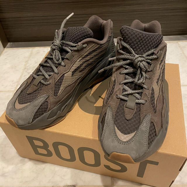 adidas YEEZY BOOST 700 v2 Geode イージーブースト