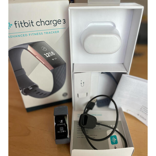 fitbit charge3 スポーツ/アウトドアのトレーニング/エクササイズ(トレーニング用品)の商品写真