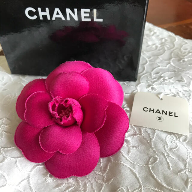 シャネル　カメリア　コサージュ　ブローチ　アクセサリー　CHANEL