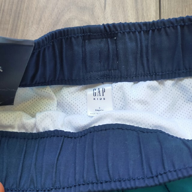 GAP Kids(ギャップキッズ)の【新品】GAP kids　水着　ボーダー キッズ/ベビー/マタニティのキッズ服男の子用(90cm~)(水着)の商品写真