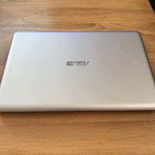 エイスース(ASUS)のASUS E200H ノートパソコン+ケース付き(ノートPC)