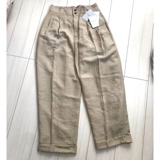 スローブイエナ(SLOBE IENA)のSOLBE IENA タックパンツ　40 新品未使用(クロップドパンツ)