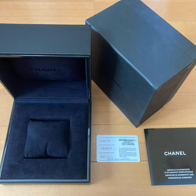 CHANEL(シャネル)のダモンデ様専用シャネル J12 H2013 箱 BOX ギャラカード 取扱説明書 メンズの時計(腕時計(アナログ))の商品写真