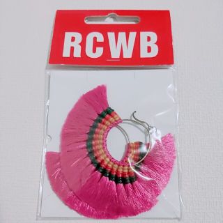 ロデオクラウンズワイドボウル(RODEO CROWNS WIDE BOWL)のRCWB　レインボーフリンジピアス　ピンク(ピアス)