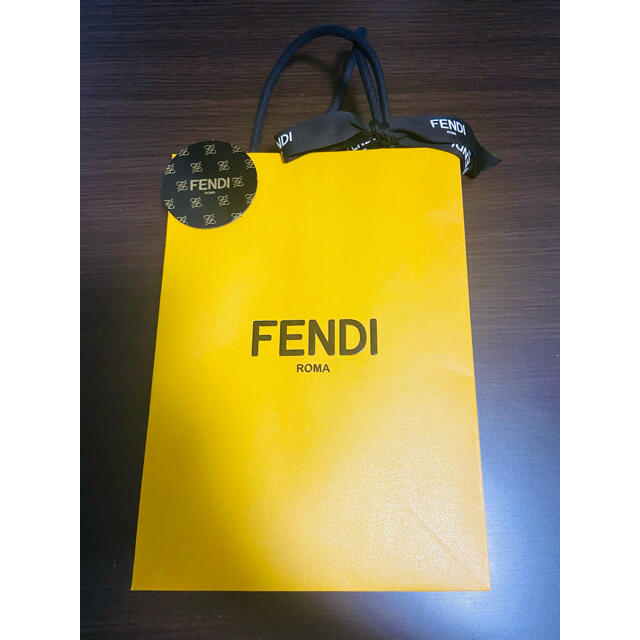 FENDI(フェンディ)のショッパー FENDI ショップ袋 紙クリップ付き 紙袋 ギフト レディースのバッグ(ショップ袋)の商品写真