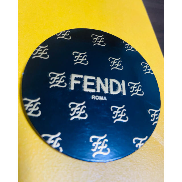 FENDI(フェンディ)のショッパー FENDI ショップ袋 紙クリップ付き 紙袋 ギフト レディースのバッグ(ショップ袋)の商品写真