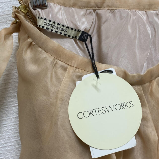 CORTES WORKS(コルテスワークス)の定価13,650円　CORTESWORKS　チュールスカート　シルク　タグ付き レディースのスカート(ひざ丈スカート)の商品写真