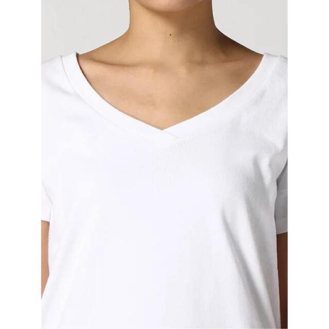 BAYFLOW(ベイフロー)の新品 BAYFLOW シルキーフライスVネックT オフホワイト レディースのトップス(Tシャツ(半袖/袖なし))の商品写真