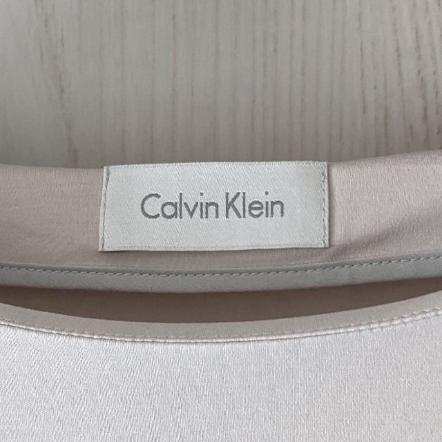 Calvin Klein(カルバンクライン)の【美品★ライトグレー】コットン100%✦中古✦ レディースのトップス(カットソー(半袖/袖なし))の商品写真