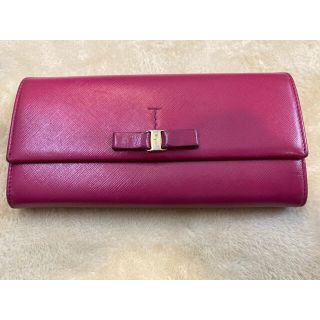 サルヴァトーレフェラガモ(Salvatore Ferragamo)のサルヴァトーレ　フェラガモ　ヴァラリボンピンク　長財布　USED(財布)