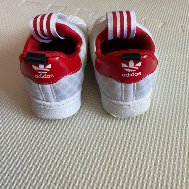 adidas(アディダス)のアディダス　スニーカー キッズ/ベビー/マタニティのベビー靴/シューズ(~14cm)(スニーカー)の商品写真