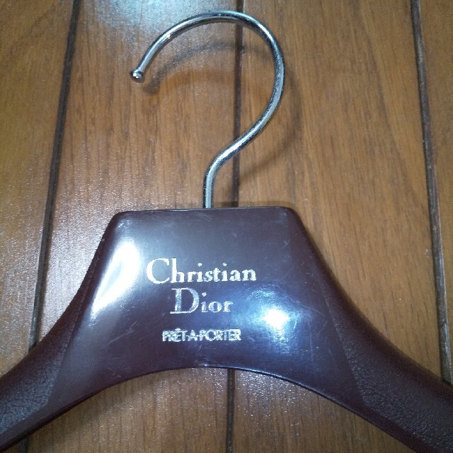 Christian Dior(クリスチャンディオール)のクリスチャンディオール２本、セリーヌ１本ハンガーセット インテリア/住まい/日用品の収納家具(押し入れ収納/ハンガー)の商品写真