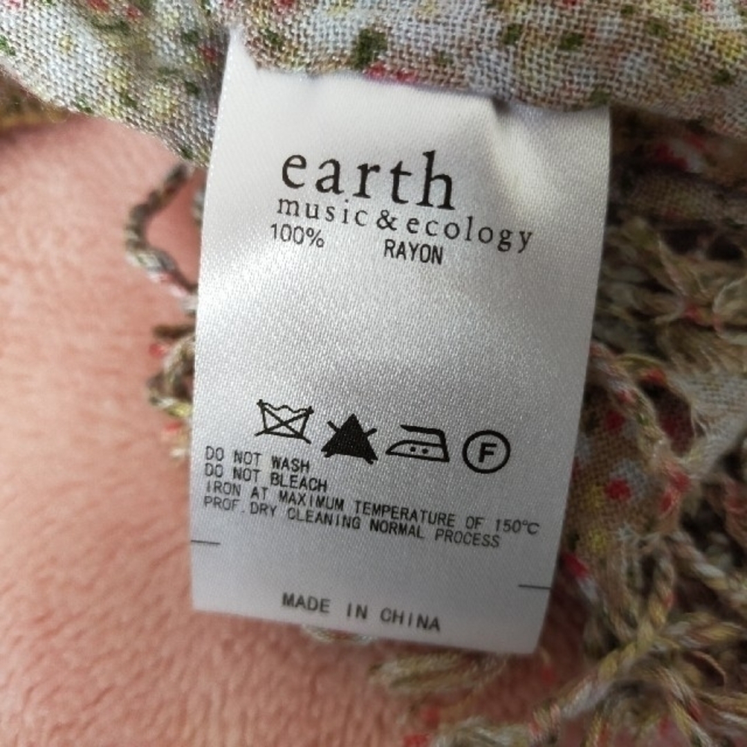 earth music & ecology(アースミュージックアンドエコロジー)の小花柄ストール レディースのファッション小物(ストール/パシュミナ)の商品写真