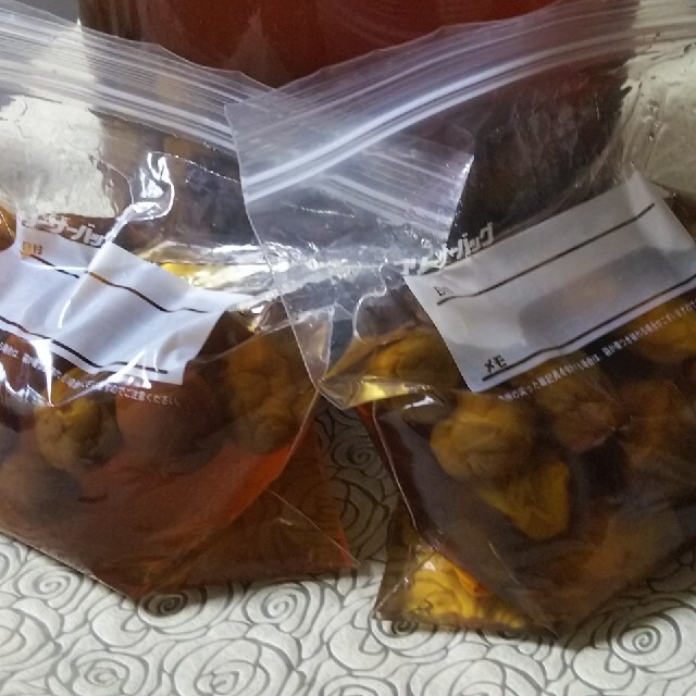 梅の実と梅ジュース（1.6キロ強） 食品/飲料/酒の食品(フルーツ)の商品写真