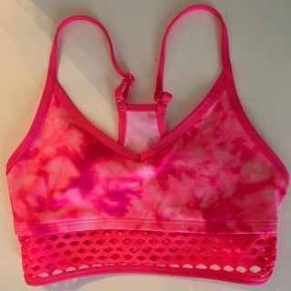 ヴィクトリアズシークレット(Victoria's Secret)のVictoria’s Secret pink ブラトップ　(トレーニング用品)