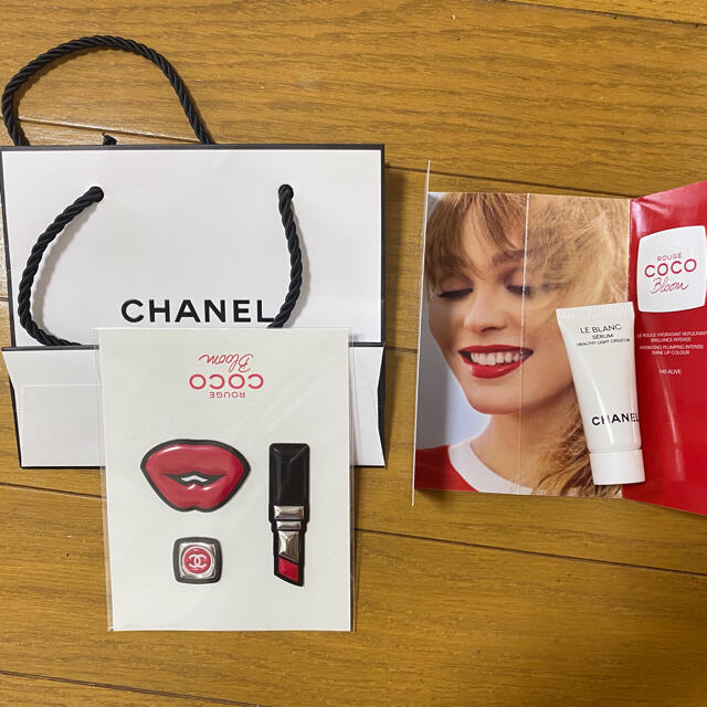 CHANEL(シャネル)のシャネル紙袋／ステッカー　Chanelホワイト美容液5ml口紅Bloom コスメ/美容のスキンケア/基礎化粧品(美容液)の商品写真