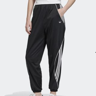 アディダス(adidas)のアディダス　トラックパンツ　スエットパンツ(トレーニング用品)