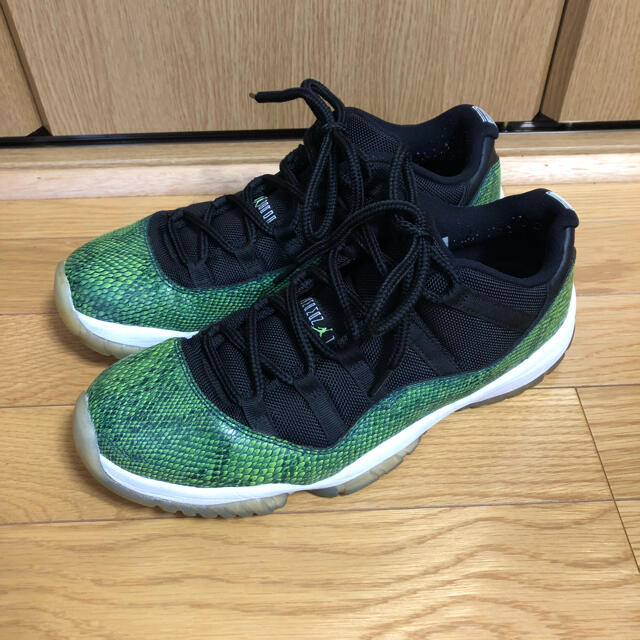 NIKE(ナイキ)のナイキ エアジョーダン11 レトロ グリーン スネーク 28cm us10 メンズの靴/シューズ(スニーカー)の商品写真