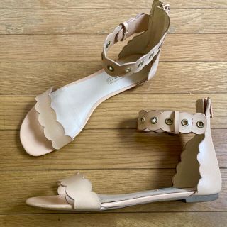 チャールズアンドキース(Charles and Keith)のチャールズアンドキース　スカラップ　ぺたんこ　サンダル(サンダル)