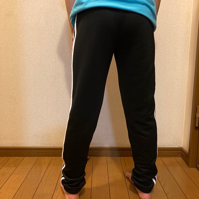 adidas(アディダス)のアディダスジャージパンツ　キッズ キッズ/ベビー/マタニティのキッズ服女の子用(90cm~)(パンツ/スパッツ)の商品写真