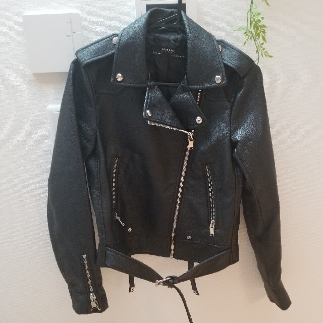 ZARA(ザラ)の早い者勝ち ZARA ボリューム ライダース  レディースのジャケット/アウター(ライダースジャケット)の商品写真