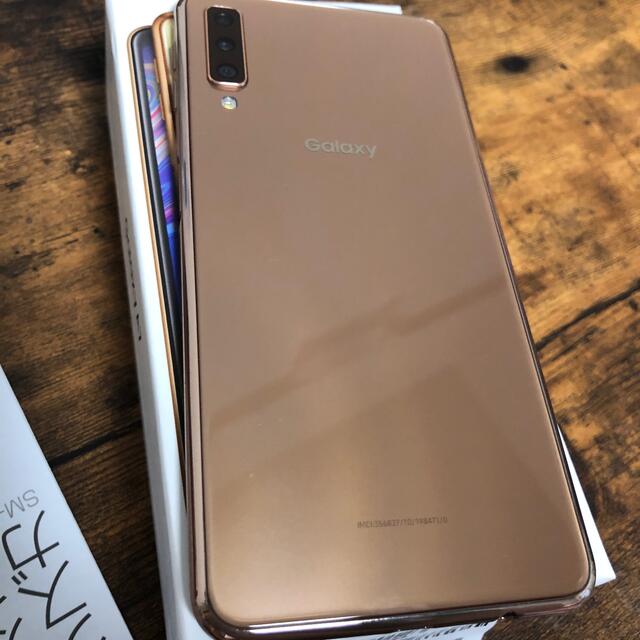 Galaxy(ギャラクシー)のGalaxy A7 ゴールド SM-A750C 64GB スマホ/家電/カメラのスマートフォン/携帯電話(スマートフォン本体)の商品写真