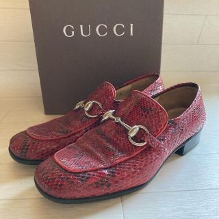 グッチ(Gucci)の【GUCCI】ヴィンテージ　ホースビットローファー　レッド　パイソン　35.5(ローファー/革靴)