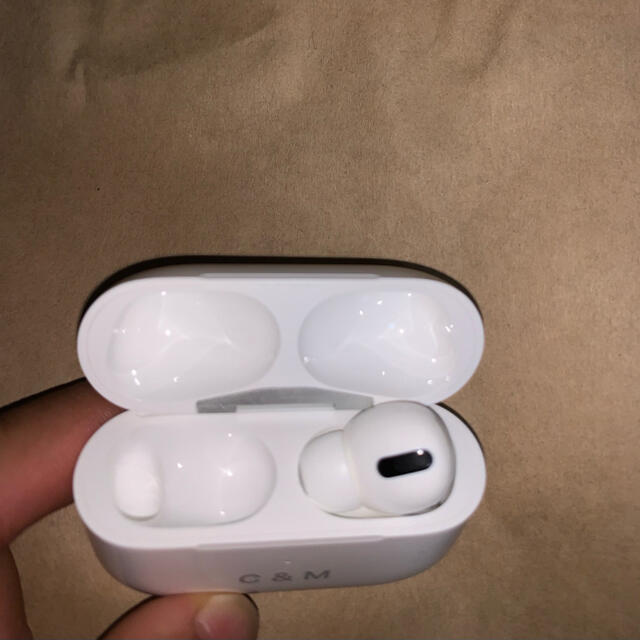 Apple(アップル)のAirPods pro  スマホ/家電/カメラのオーディオ機器(ヘッドフォン/イヤフォン)の商品写真